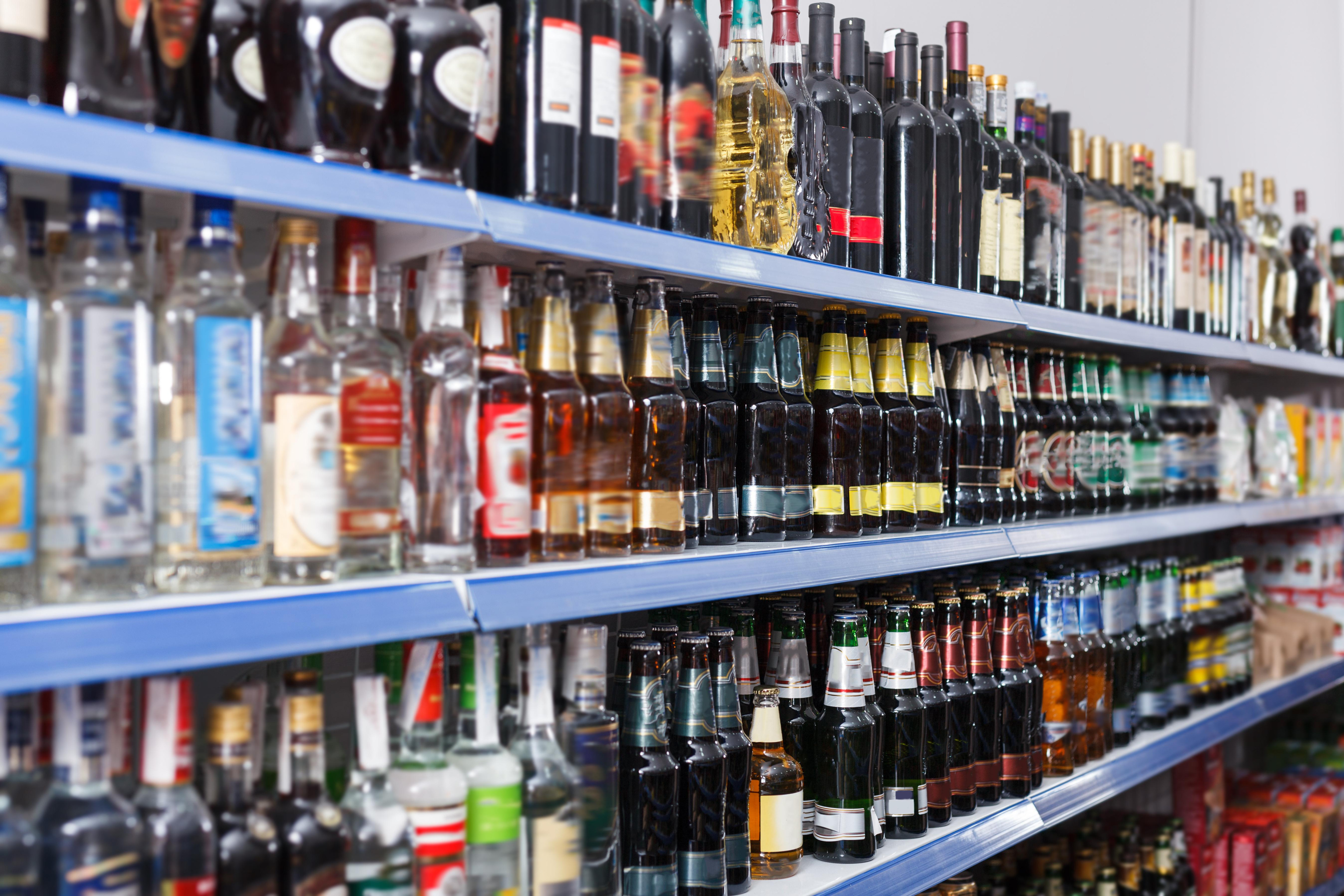 Statystyki pokazują, że w 2024 roku spożycie alkoholu w Norwegii wyniosło 6,16 litra czystego alkoholu na osobę.