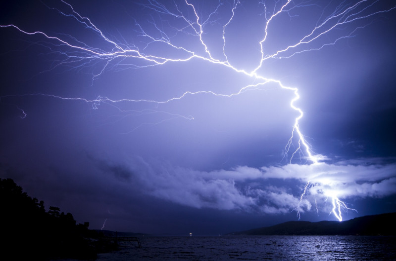 Według danych Instytutu Meteorologicznego w 2022 roku w Norwegii odnotowano 182 690 uderzeń piorunów.