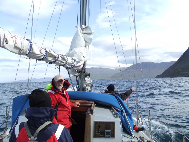 Wyprawa Islandia 2009, fiord Arnarfjordur, na zdjęciu kpt. Maciej Krzeptowski Wyprawa Islandia 2009, fiord Arnarfjordur, na zdjęciu kpt. Maciej Krzeptowski