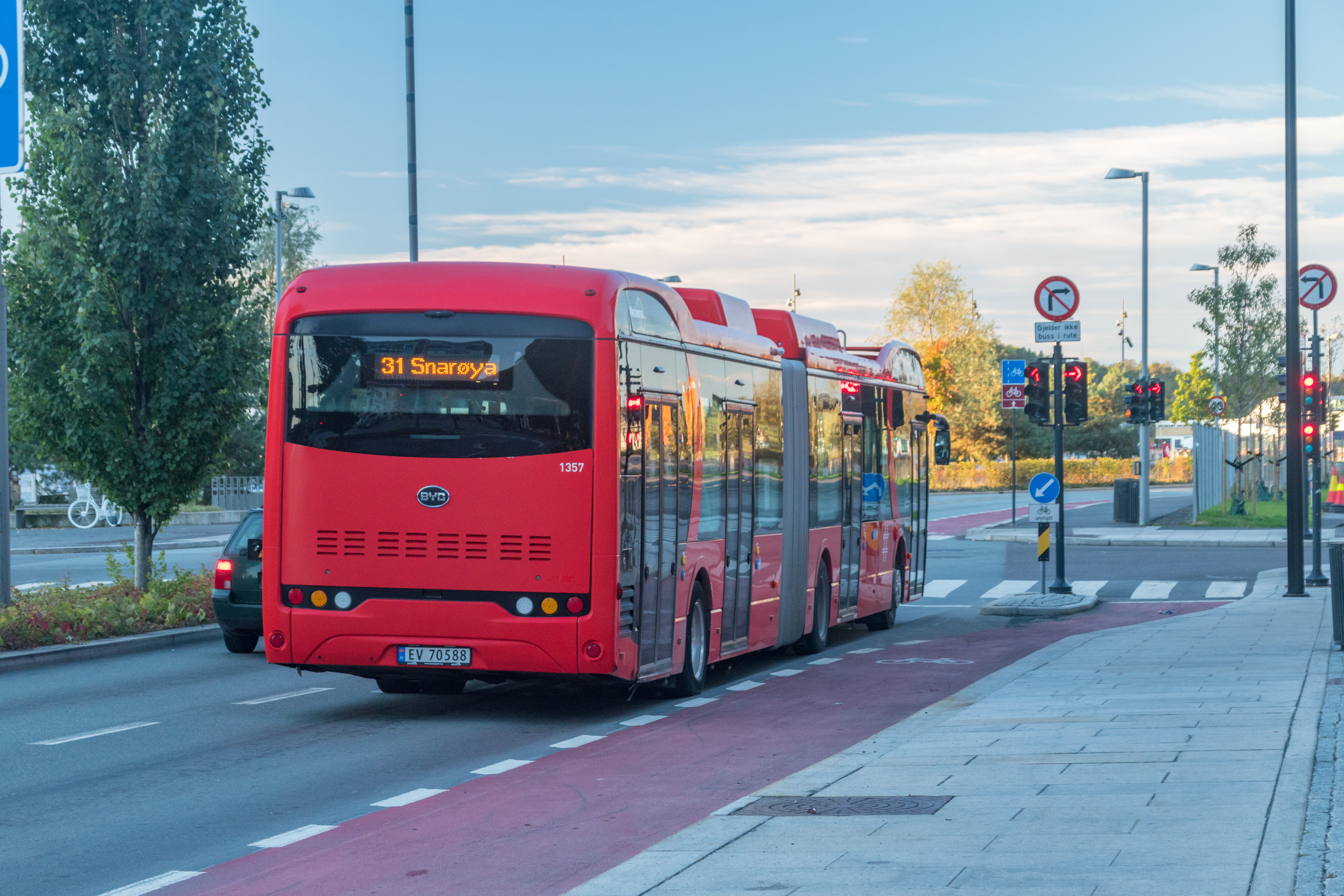 Z raportu realizowanego dla NAF wynika, że transport publiczny stanowi realną alternatywę jedynie w miejscach, które są ważne dla komunikacji całego kraju, np. miasta z ugruntowaną pozycją dworca kolejowego.