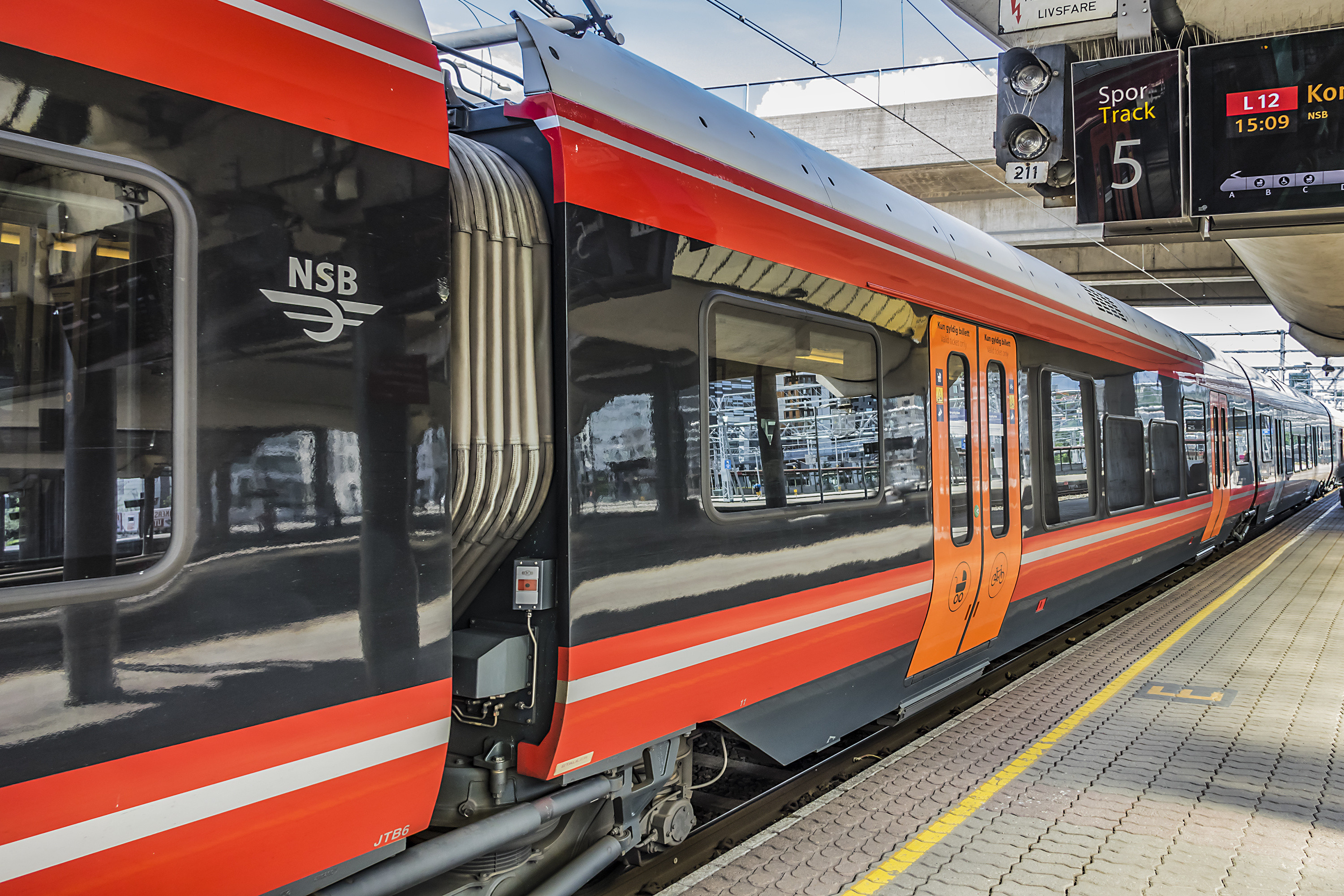 Wprowadzenie pociągów piętrowych oraz wyeliminowanie składów zasilanych olejem napędowym były brane pod uwagę już w kwietniu 2022 roku.