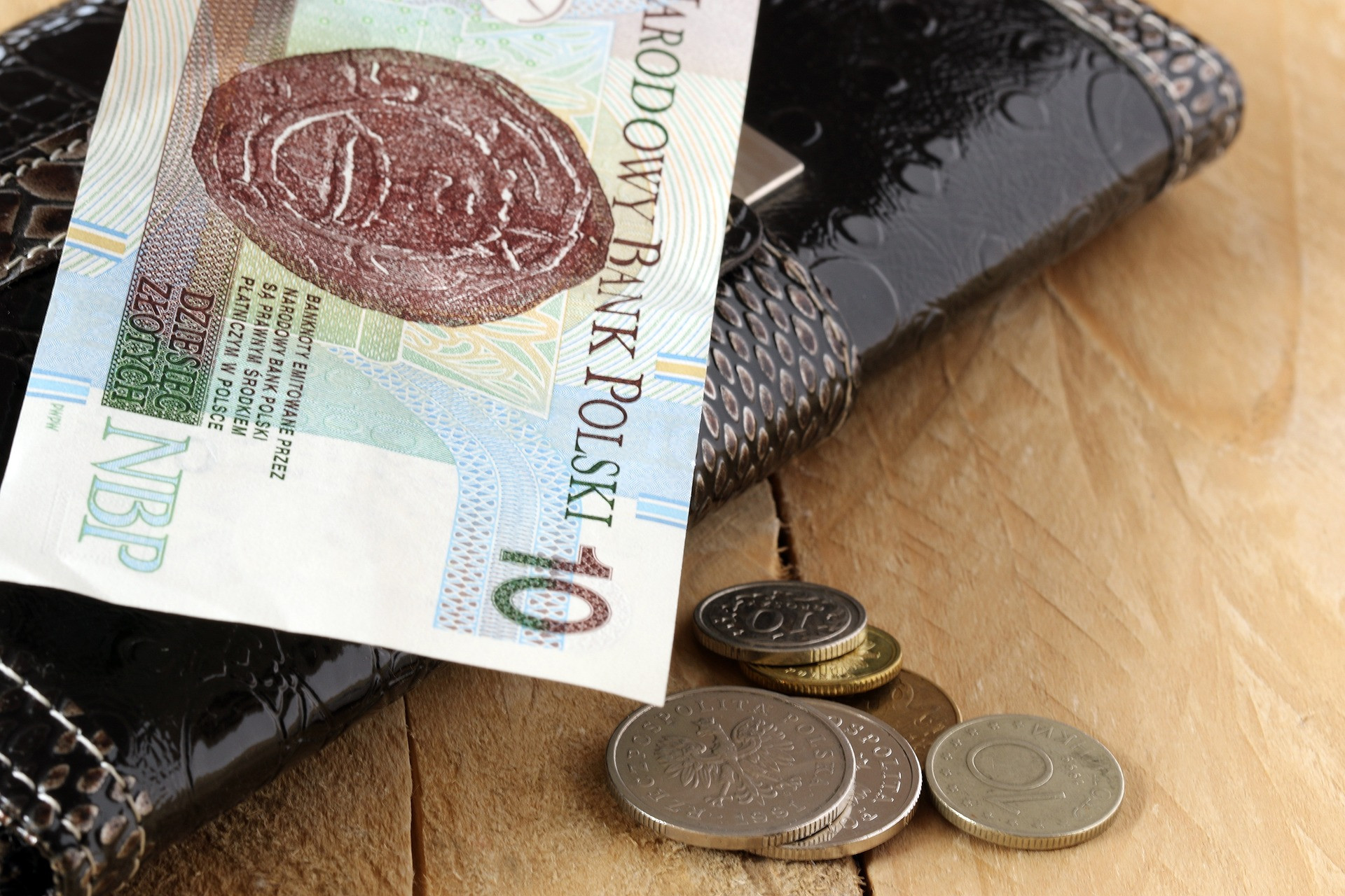 Złotówka po raz pierwszy osiągnęła pułap 2,80 NOK latem 2024 roku. Od tamtej pory utrzymuje wartość powyżej 2,70 NOK.
