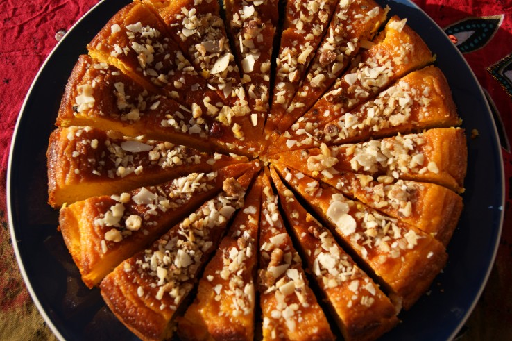 Ciasto klementynkowe posypane orzeszkami Ciasto klementynkowe posypane orzeszkami