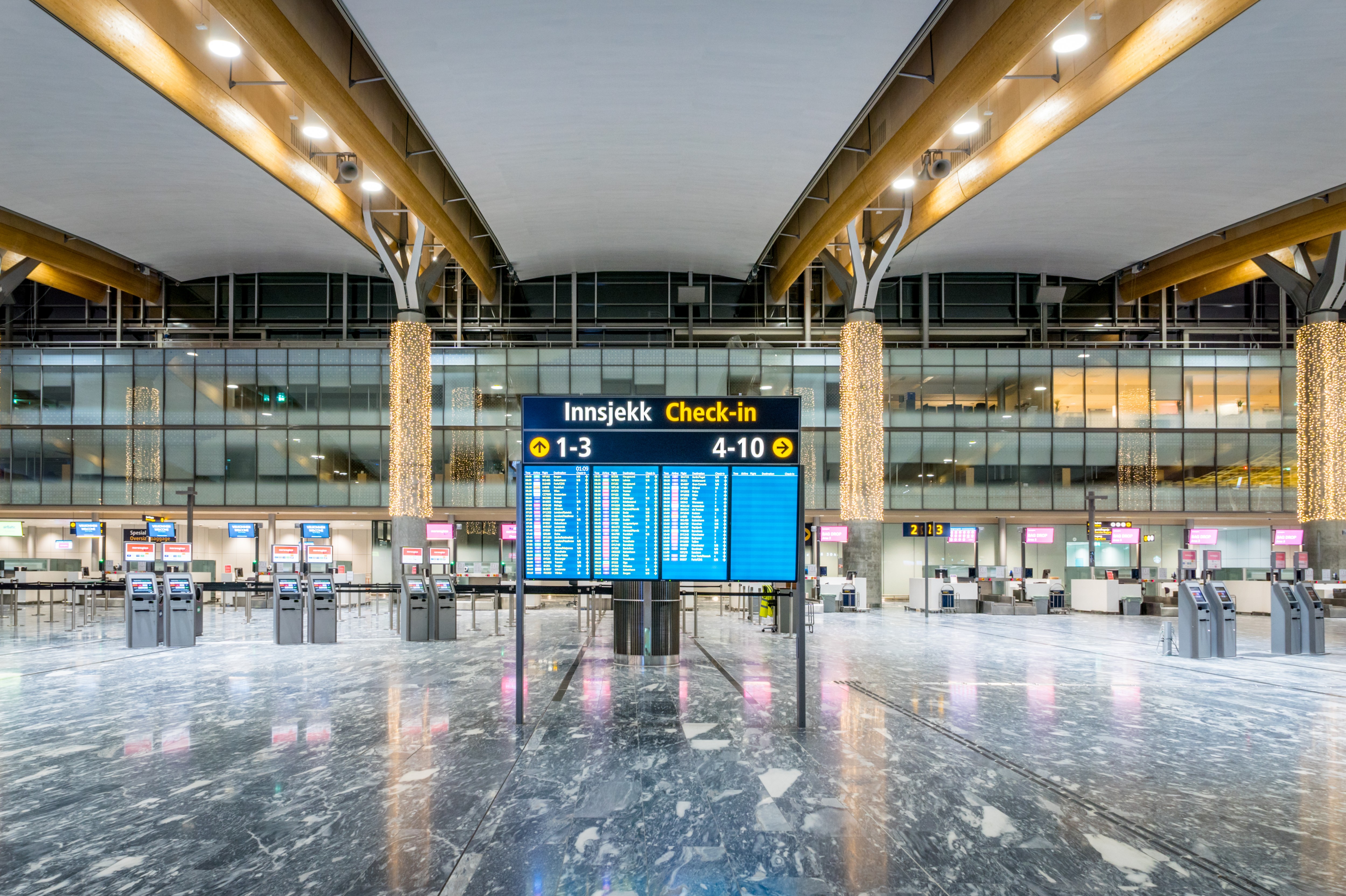 Wprowadzenie dodatkowych obostrzeń może być umotywowane wysokim wskaźnikiem zakażeń, trudną sytuacją służby zdrowia oraz powszechnością nowych mutacji koronawirusa w państwie z którego podróżujemy.