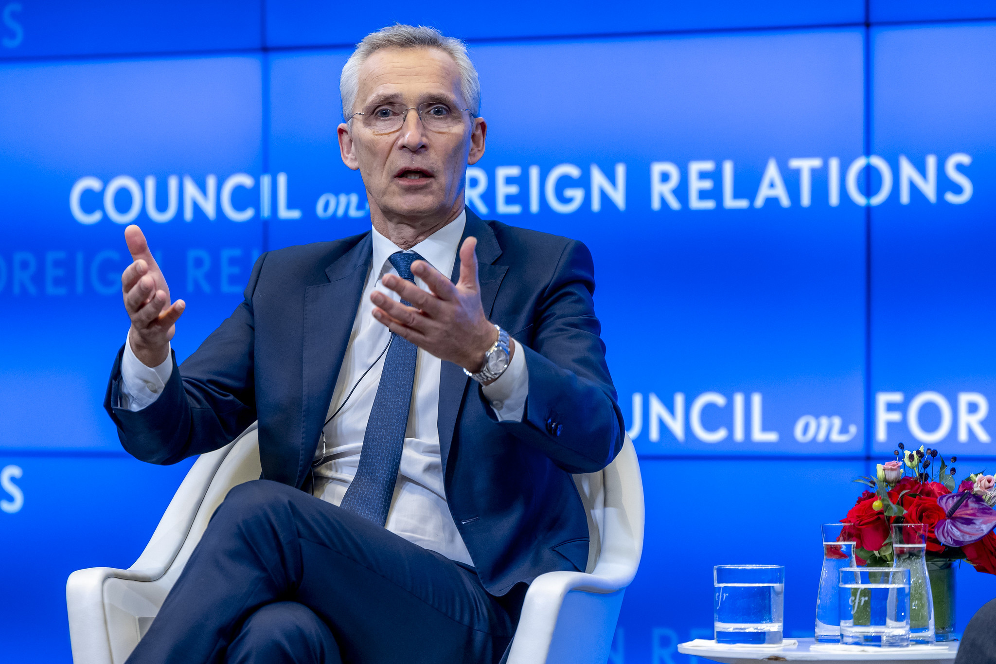 Jens Stoltenberg zapowiedział przedstawienie zaktualizowanej wersji budżetu państwa, która ma uwzględniać dalsze decyzje dotyczące polityki fiskalnej i wydatków publicznych.