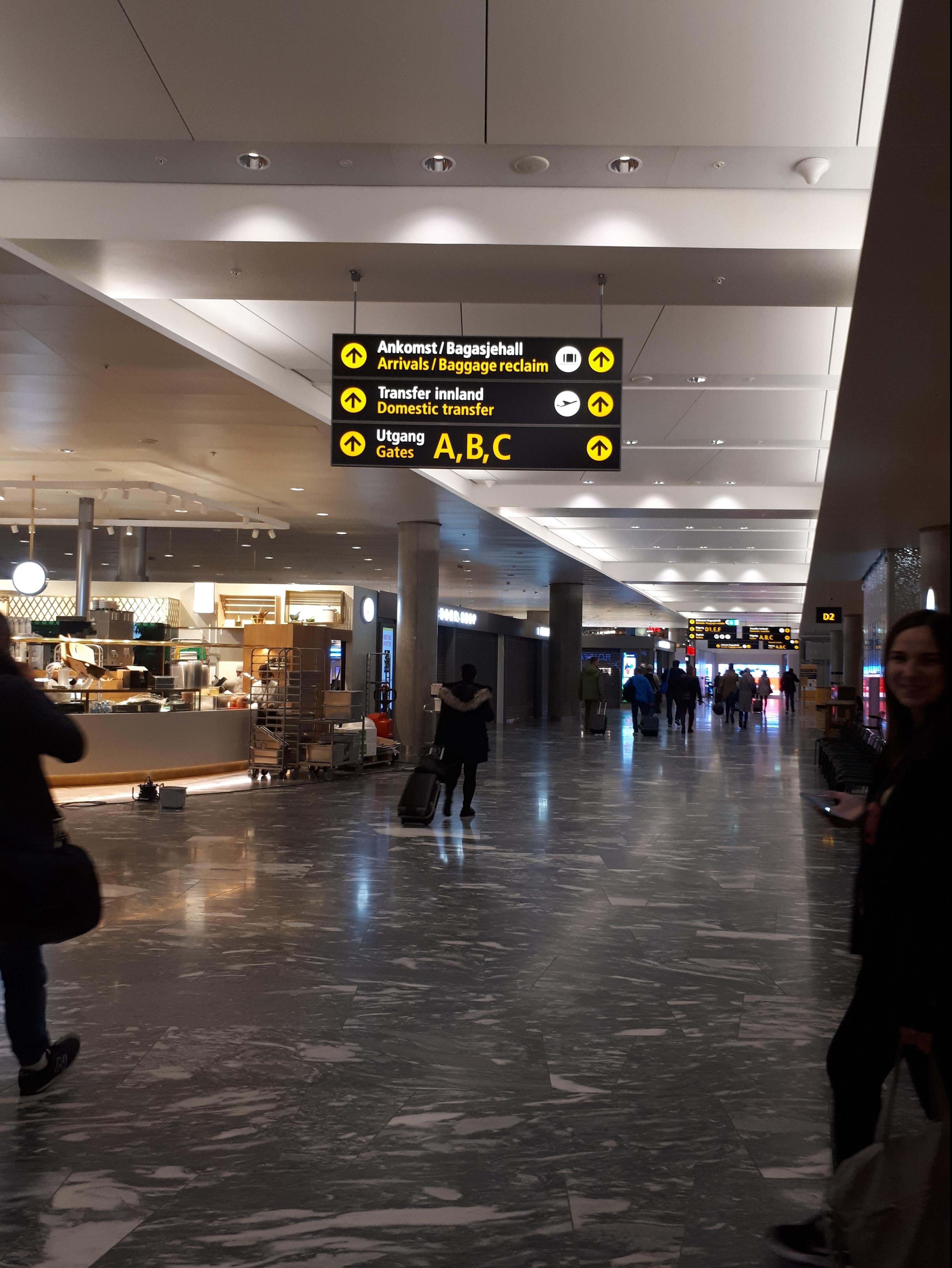 Klientów, którzy sprawdzili przed przyjazdem z zagranicy dostępność wybranych towarów online, przykładowo na lotnisku Oslo Gardermoen, spotykało rozczarowanie.