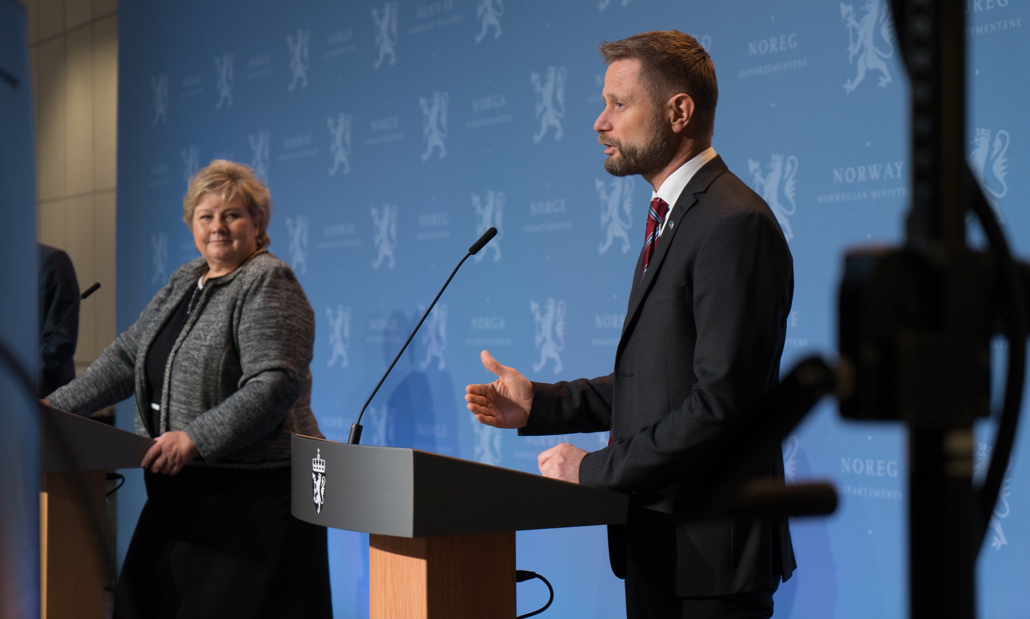 Od końca lutego przepisy nakazywały spędzenie kwarantanny w hotelu w miejscu przekroczenia norweskiej granicy.