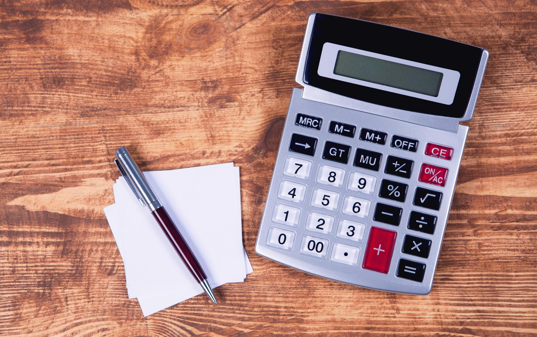 Przy zmiennej stopie procentowej miesięczne raty mogą się zwiększyć.