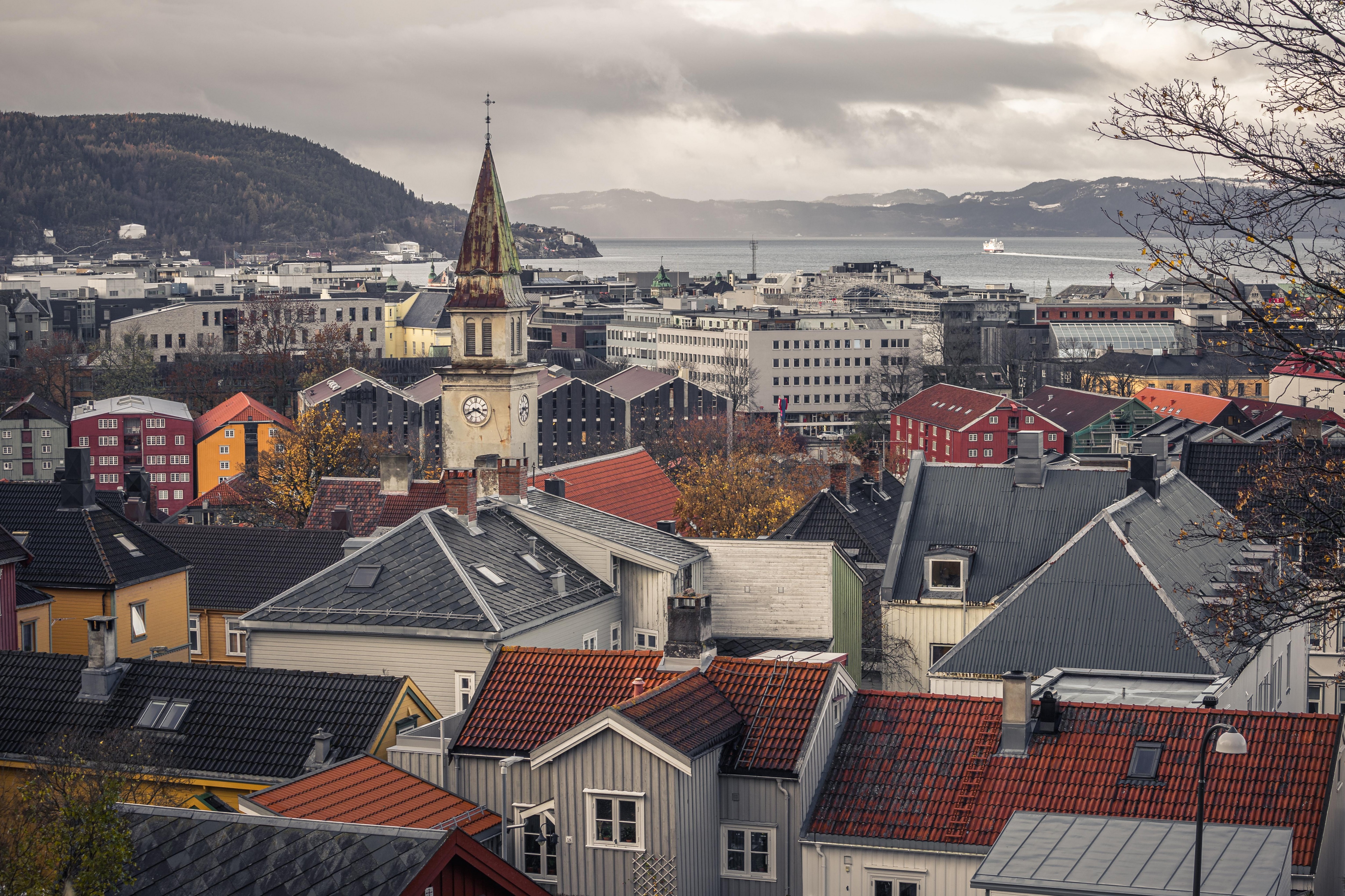 W 2022 roku wynajem mieszkania dwupokojowego był o 2270 NOK droższy w dużych miastach, w porównaniu z miejscowościami poniżej dwóch tys. mieszkańców.