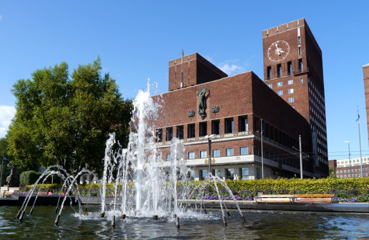 fontanna przed ratuszem w Oslo fontanna przed ratuszem w Oslo