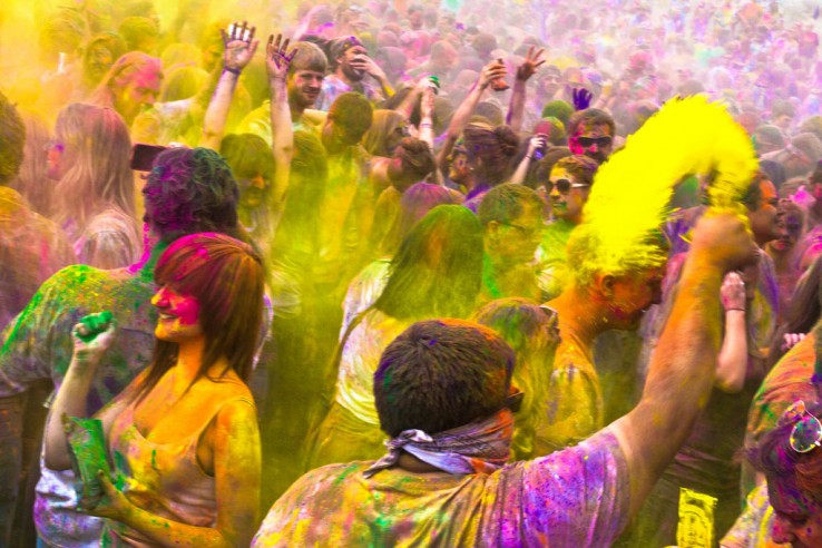 radośni uczestnicy Festiwalu Kolorów radośni uczestnicy Festiwalu Kolorów