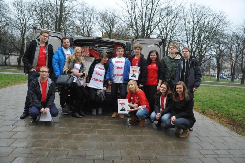 Drużyna Szlachetnej Paczki w Oslo. – Założyliśmy stowarzyszenie, które jest organizacja non profit. Działamy na zasadzie wolontariatu, charytatywnie... jako że naszym celem jest pomoc ludziom potrzebującym w Polsce, Szlachetna Paczka jest idealnym projektem, który również chcielibyśmy wspomóc, a święta za pasem – mówi Magda Domin z Oslo.
