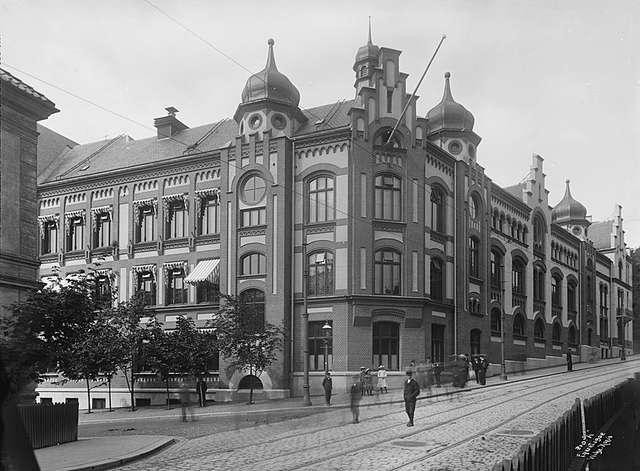 Oslo katedralskole na starej fotografii.