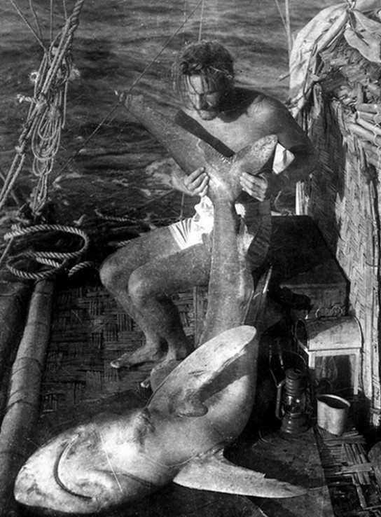 Thor Heyerdahl podczas rejsu Kon-Tiki Thor Heyerdahl podczas rejsu Kon-Tiki