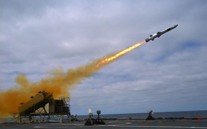 W ramach rządowego programu Foreign Comparative Testing przeprowadzono próbne strzelanie z amerykańskiego okrętu walki przybrzeżnej USS Coronado.