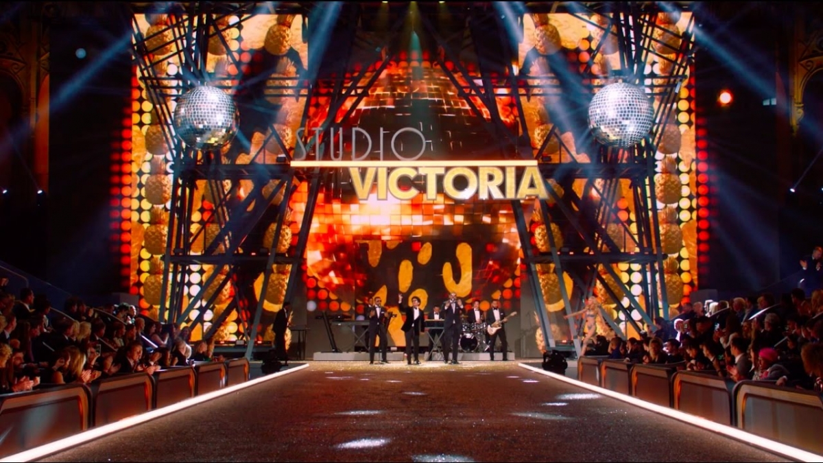 Bruno Mars - 24K Magic [Victoria’s Secret 2016 Fashion Show Performance]