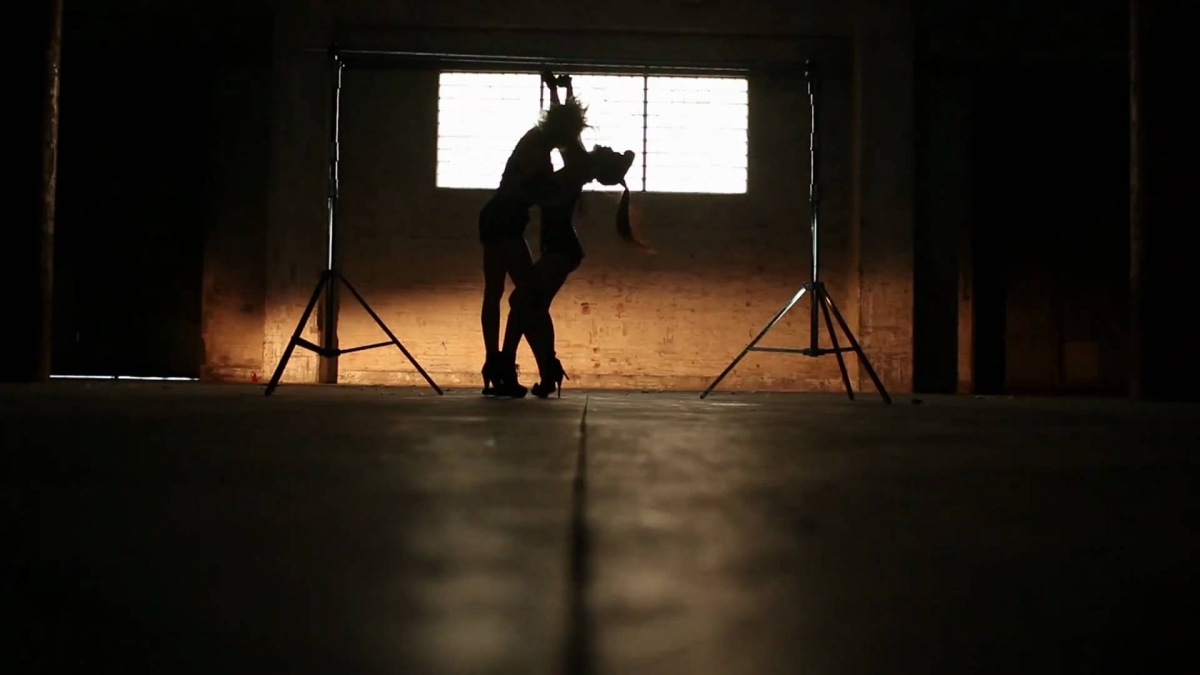 Chriz Ft. Joey Moe & Jinks - Lighters Up (Official Music Video)