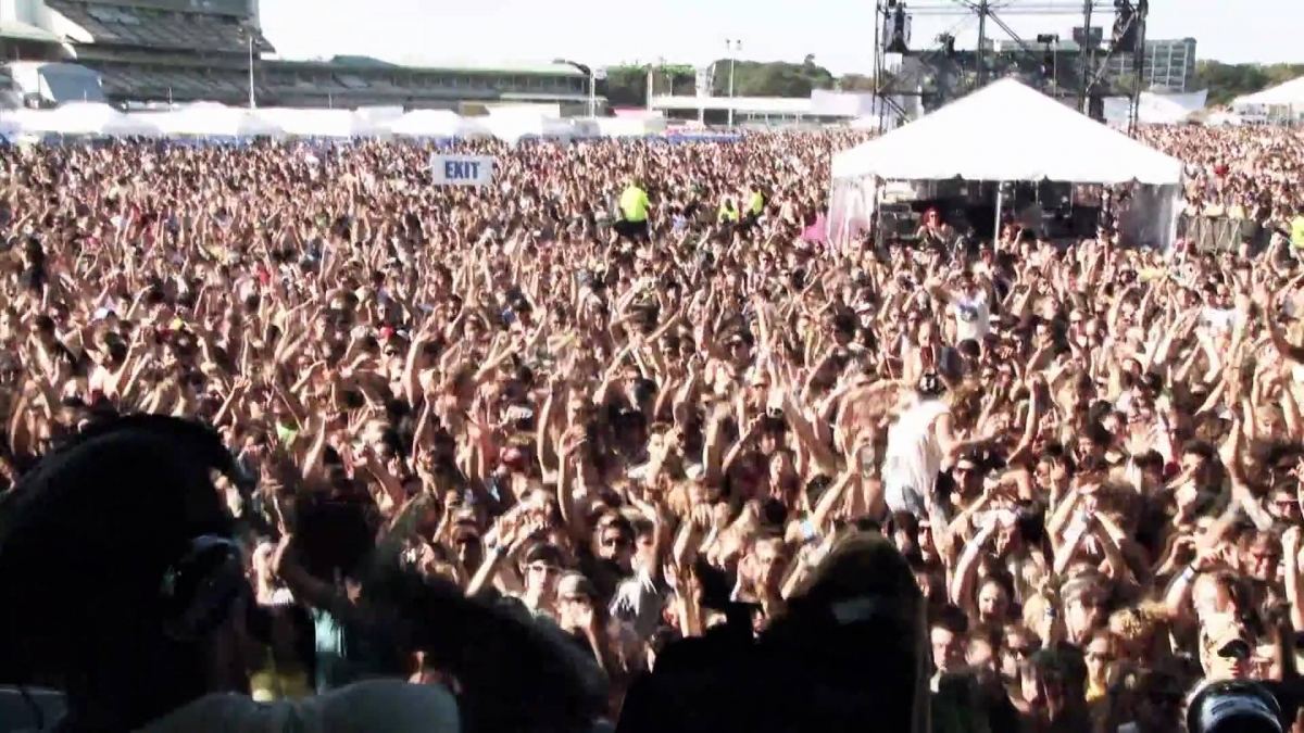 Erick Morillo & Eddie Thoneick feat. Shawnee Taylor - Live Your Life (Official Video)