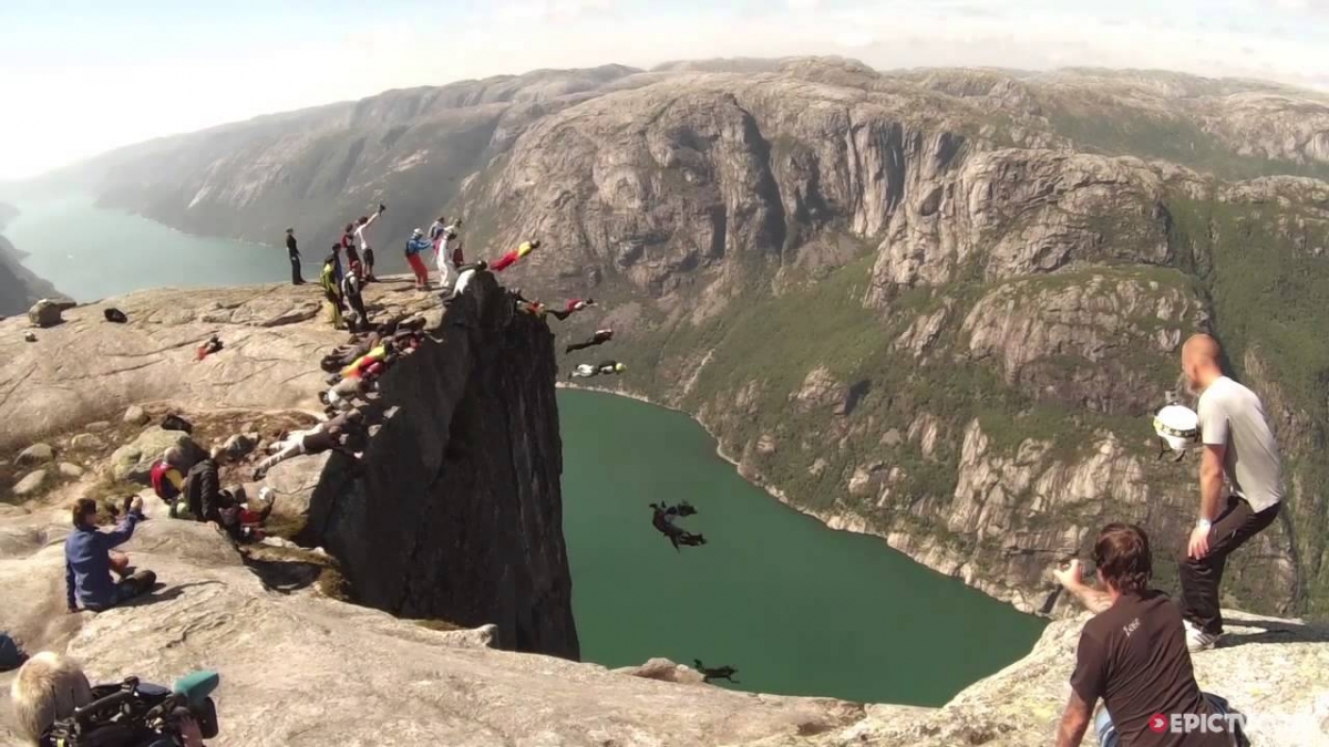 Fresh Catch _16 Girls BASE Jump, World Record in Norway | Robertalicious, Ep. 3'