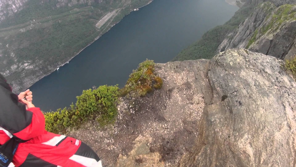 Kjerag BASE jumping