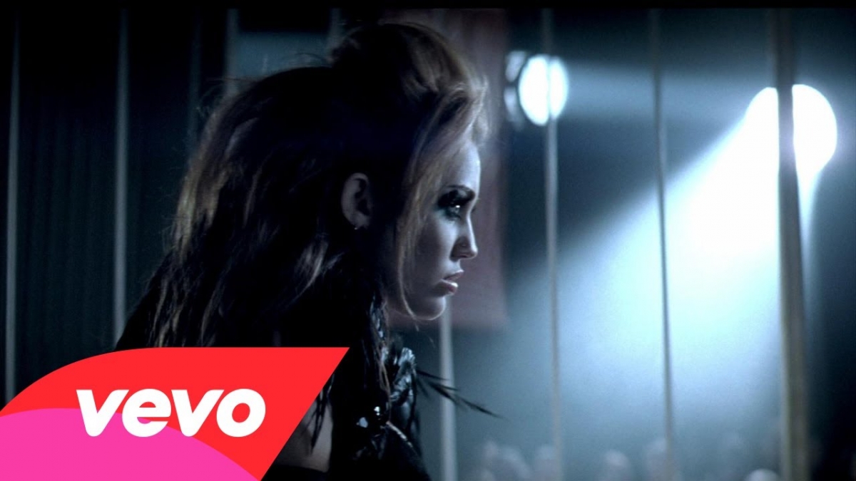 Miley Cyrus - Can't Be Tamed