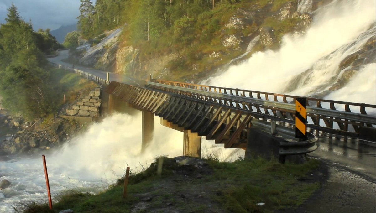 AMAZING Waterfall in Norway!!