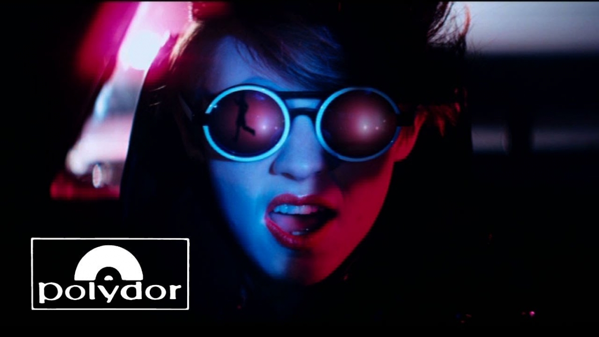 La Roux - In For The Kill (Official Video)