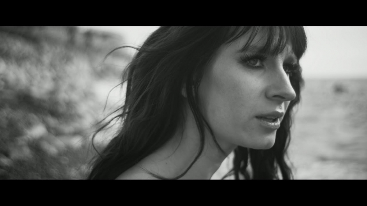 Sylwia Grzeszczak feat. Mateusz Ziółko - Bezdroża [Official Music Video]