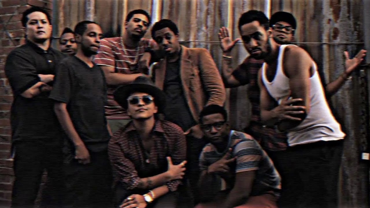 Bruno Mars - Locked Out Of Heaven [OFFICIAL VIDEO]
