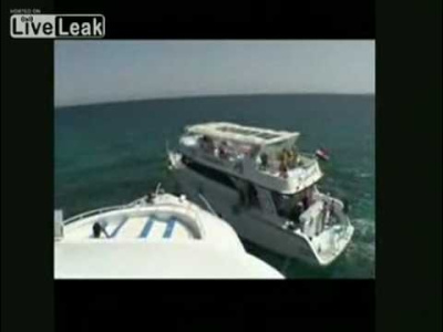 Czołówka na morzu // Two boats crash in the middle of the sea [PL]