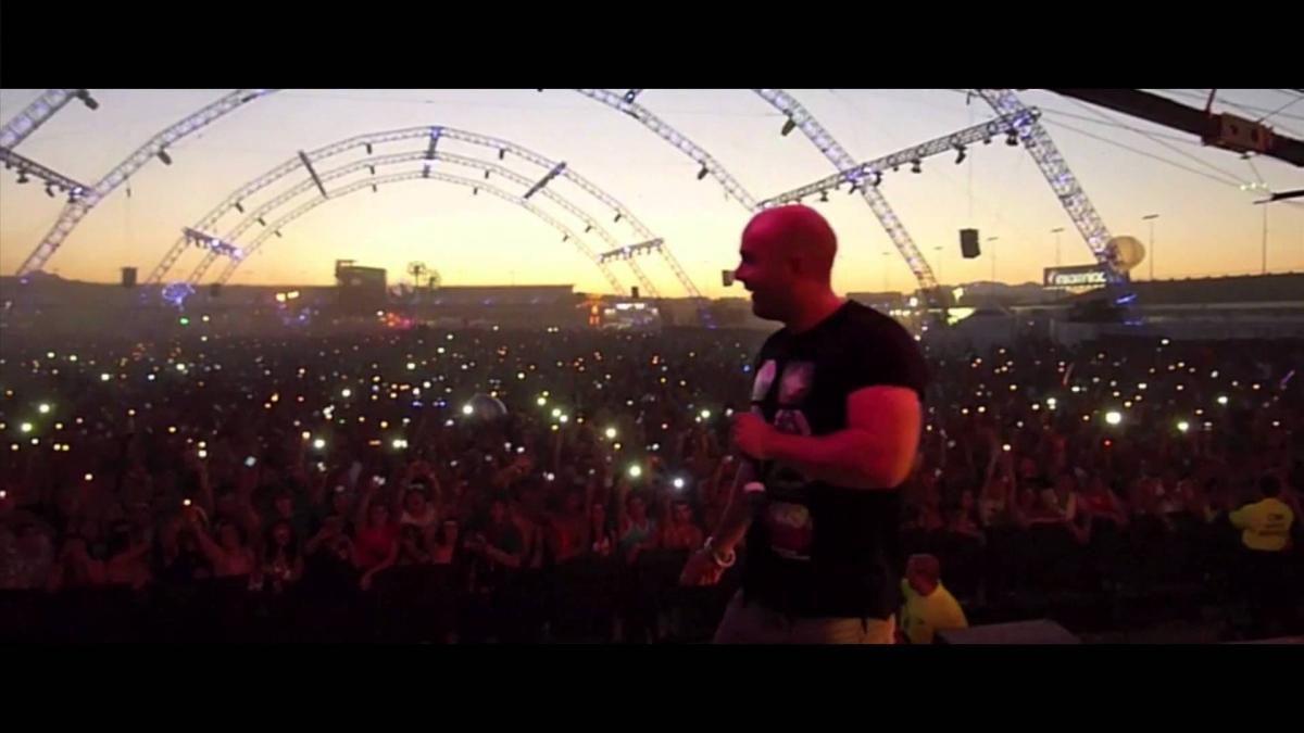 Tiësto & Showtek - Hell Yeah!