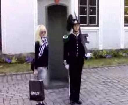Girl gets scared by a norwegian guard