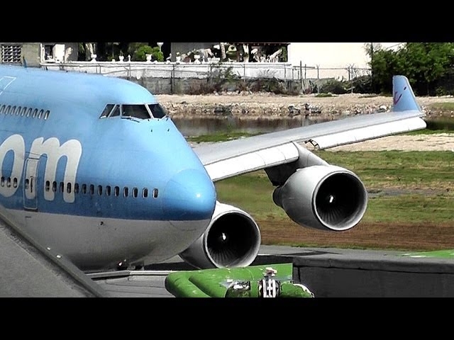 Crazy! Boeing 747 Take off at Princess Juliana International!