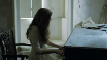 Birdy - Skinny Love [Official Music Video]