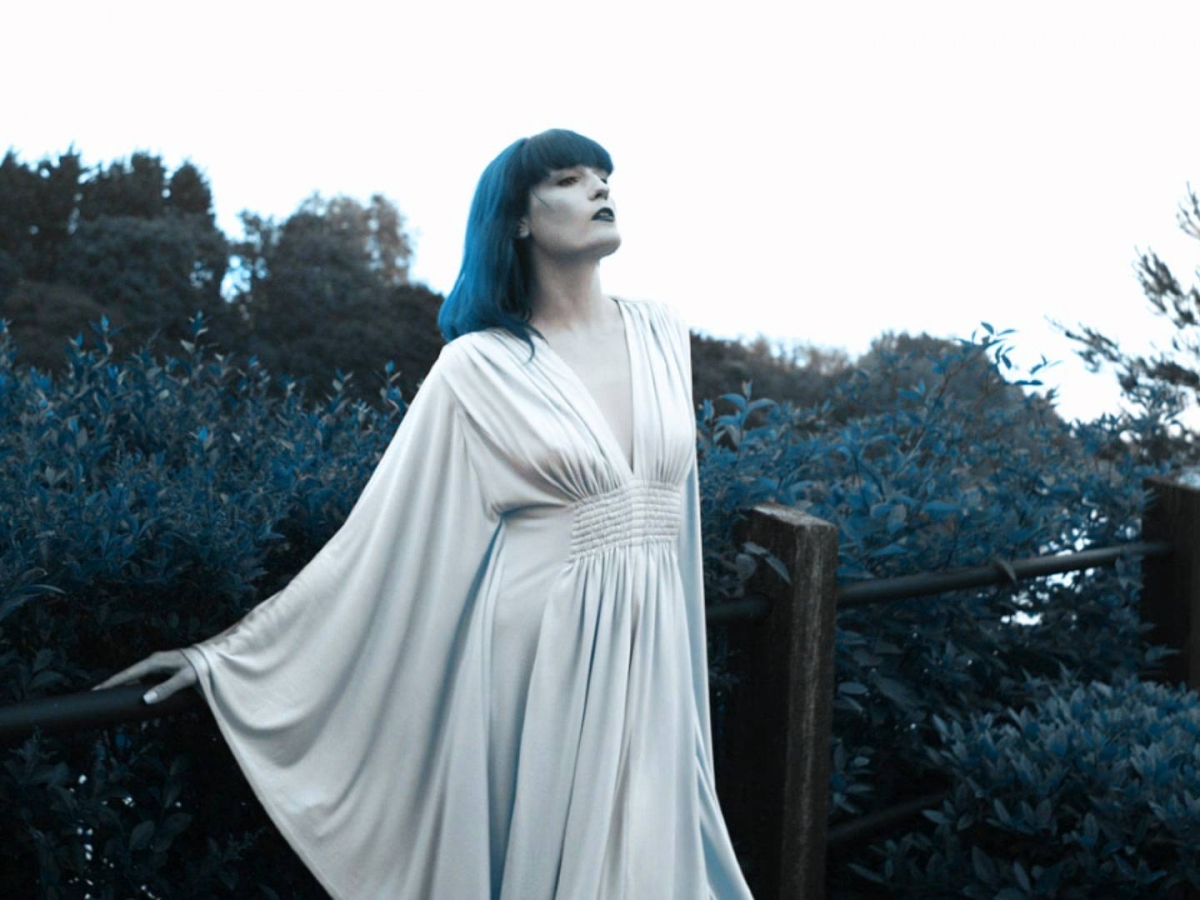 Never Let Me Go - Florence + The Machine (HD)
