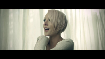 Emma Hewitt - Colours (Official Music Video)