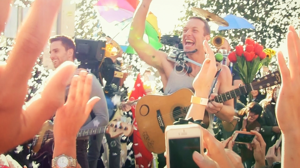 Coldplay - A Sky Full Of Stars (Official video)